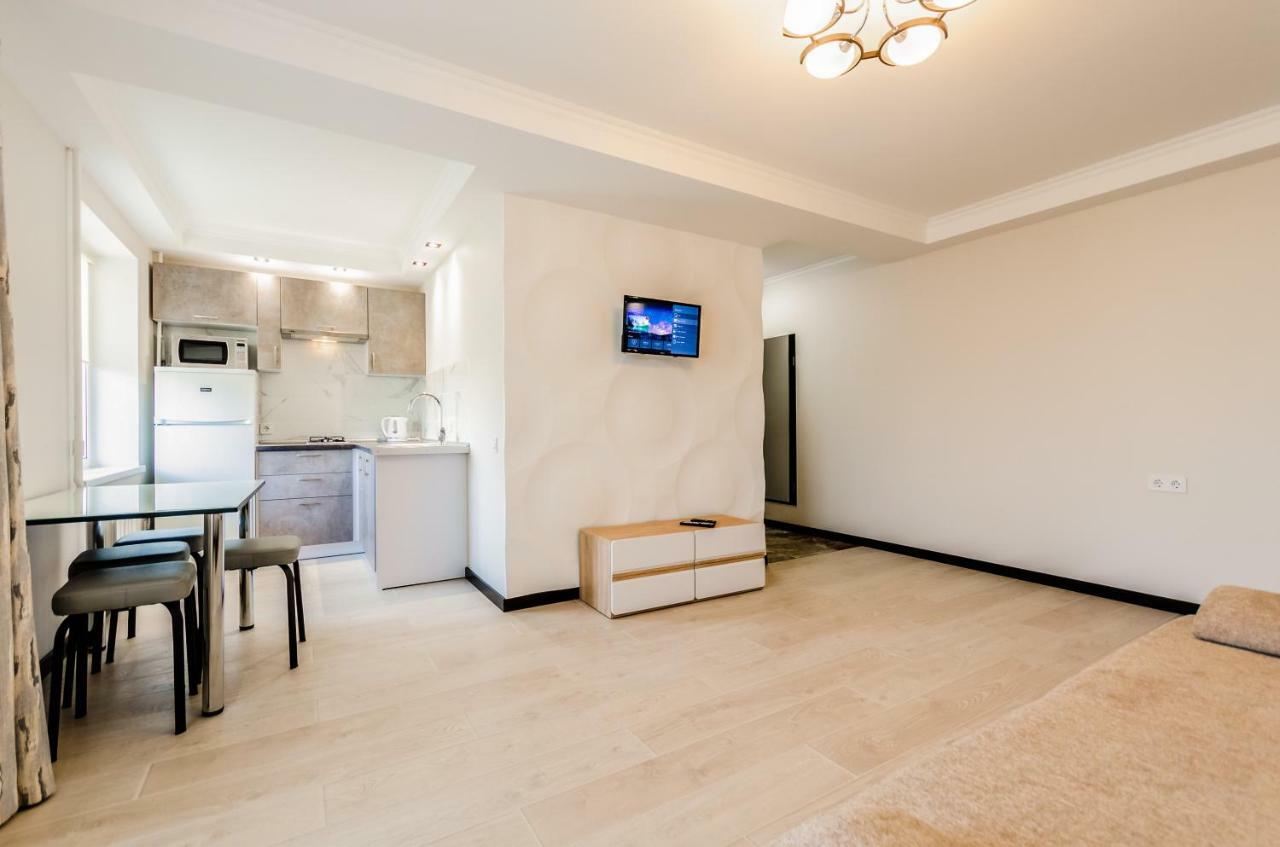 Artal Apartment On Obolonsky Avenue 16A Kyiv Exterior photo
